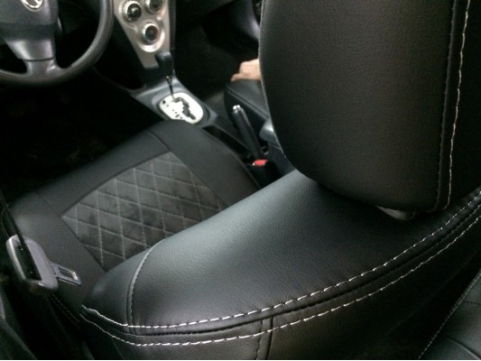 Авточехлы на Toyota Yaris Авточехлы на Toyota Yaris